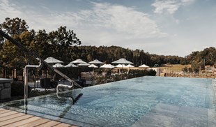 Smadalaro-Gard-Spa-Infinity-Pool 2.jpg