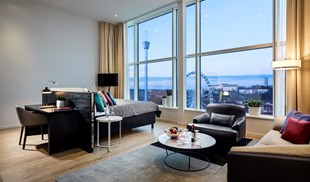 Upper House Deluxe Suite 2.jpg